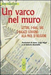 Un varco nel muro. Lettere, e-mail, sms. I ragazzi scrivono alla prof. di religione - Ester Capucciati - Libro Ares 2008, Smeraldi | Libraccio.it
