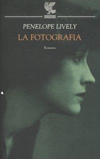 La fotografia - Penelope Lively - Libro Guanda 2004, Narratori della Fenice | Libraccio.it