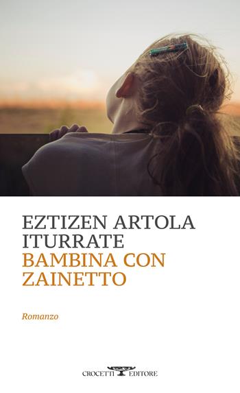 Bambina con zainetto - Eztizen Artola Iturrate - Libro Crocetti 2026, Mediterranea | Libraccio.it