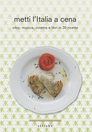Metti l'Italia a cena. Cibo, musica, cinema e libri in 20 ricette italiane - Lucia Toso - Libro Sillabe 2015 | Libraccio.it