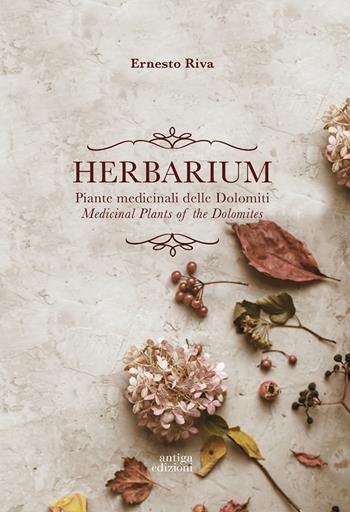 Herbarium. Piante medicinali delle Dolomiti. Medicinal Plants of the Dolomites. Ediz. bilingue - Ernesto Riva - Libro Antiga Edizioni 2022 | Libraccio.it