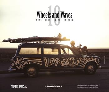 10 wheels & waves. Moto, surf, skate, culture. Ediz. multilingue - Ernesto Bitonte - Libro Crowdbooks 2022 | Libraccio.it