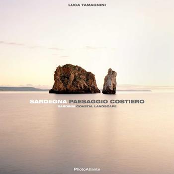 Sardegna paesaggio costiero. Ediz. italiana e inglese - Luca Tamagnini - Libro Photoatlante 2024 | Libraccio.it