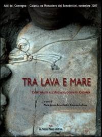 Tra lava e mare. Contributi all'archailoghia di Catania. Con CD-ROM - Maria Grazia Branciforti, Vincenzo La Rosa - Libro Le Nove Muse 2010 | Libraccio.it