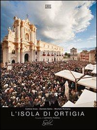 L' isola di Ortigia. Ediz. italiana e inglese - Daniele Salvo, Michele Romano, Cettina Voza - Libro Erre Produzioni 2010 | Libraccio.it