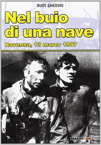 Nel buio di una nave. Ravenna, 13 marzo 1987 - Rudi Ghedini - Libro Bradipolibri 2007, Le inchieste del bradipo | Libraccio.it