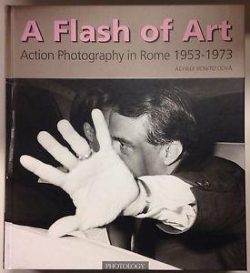 A Flash of art. Action photographers in Rome 1953-1973 - Achille Bonito Oliva, Davide Faccioli - Libro Photology 2008 | Libraccio.it