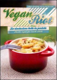 Vegan Riot. La rivoluzione bolle in pentola. Ricette vegan per cuochi ribelli - Paolo Petralia, Alessandra Pezzuolo - Libro Nda Press 2010, Assaggi | Libraccio.it