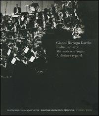 L'altro sguardo-Mit anderen Augen-A distinct regard. G. Mahler Jugendorchester-European Union Youth Orchestra. Catalogo della mostra (Bolzano, luglio-ottobre 2005) - Gianni Berengo Gardin - Libro Peliti Associati 2005 | Libraccio.it