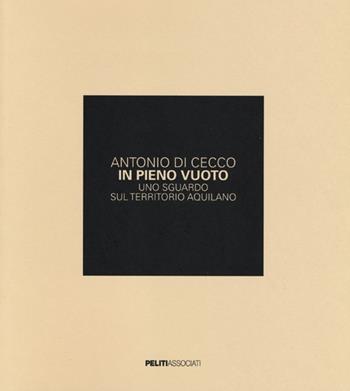 In pieno vuoto. Uno sguardo sul territorio aquilano. Ediz. illustrata - Antonio Di Cecco - Libro Peliti Associati 2013 | Libraccio.it