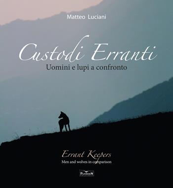 Custodi erranti. Uomini e lupi a confronto. Ediz. italiana e inglese - Matteo Luciani - Libro Pandion Edizioni 2019 | Libraccio.it