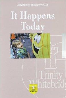 It happens today. Per le Scuole superiori - James Peters, Agnese Tocchella - Libro Trinity Whitebridge 2009 | Libraccio.it