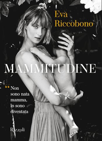 Mammitudine. Non sono nata mamma, lo sono diventata. Ediz. a colori - Eva Riccobono - Libro Mondadori Electa 2021, Rizzoli Illustrati | Libraccio.it