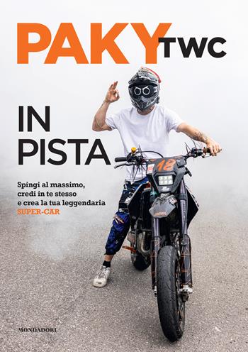 In pista. Spingi al massimo, credi in te stesso e crea la tua leggendaria super-car - Paky TWC - Libro Mondadori Electa 2025, Webstar | Libraccio.it