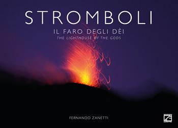 Stromboli. Il faro degli dèi-The lighthouse of the gods. Ediz. bilingue - Fernando Zanetti - Libro Edizioni Zerotre 2023, Le isole Eolie | Libraccio.it