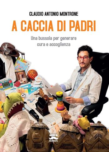 A caccia di padri. Una bussola per generare cura e accoglienza - Claudio Antonio Montrone - Libro Ultra 2025, Bar papà | Libraccio.it