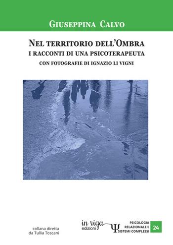 Nel territorio dell'ombra. I racconti di una psicoterapeuta - Giuseppina Calvo - Libro In Riga Edizioni 2025, Psicologia relazionale e sistemi complessi | Libraccio.it