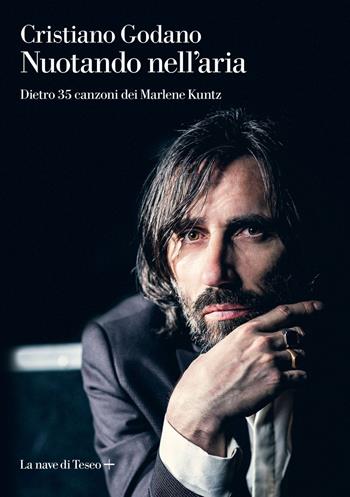 Nuotando nell'aria. Dietro 35 canzoni dei Marlene Kuntz - Cristiano Godano - Libro La nave di Teseo + 2019 | Libraccio.it