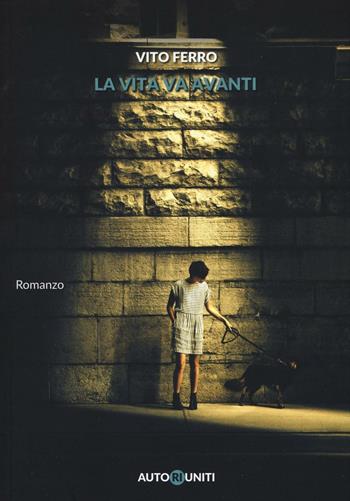 La vita va avanti - Vito Ferro - Libro Autori Riuniti 2016, I nasi lunghi | Libraccio.it