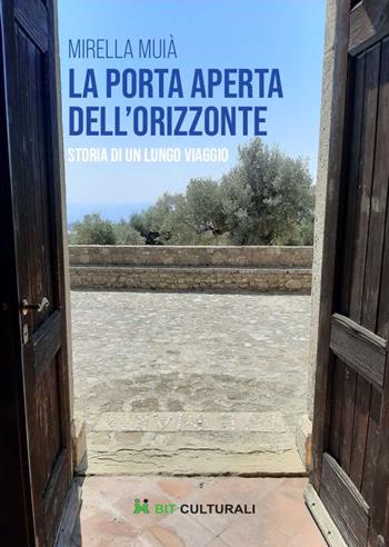 La porta aperta dell'orizzonte. Storia di un lungo viaggio - Mirella Muià - Libro Bit Culturali 2022 | Libraccio.it