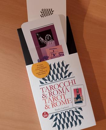 Tarocchi & Roma-Tarot & Rome. Con mazzo di carte - Paolo Carlucci - Libro Bernacca Immagine 2026 | Libraccio.it
