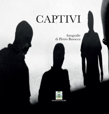 Captivi. Ediz. italiana e inglese - Pietro Basoccu - Libro Soter Editrice 2016, Fotografia | Libraccio.it