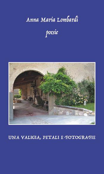 Una valigia, petali e fotografie - Anna Maria Lombardi - Libro CTL (Livorno) 2017, Preziosi | Libraccio.it