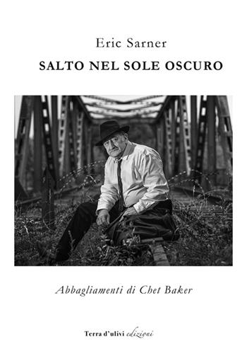 Salto nel sole oscuro. Abbagliamenti di Chet Baker - Eric Sarner - Libro Terra d'Ulivi 2016, Parole di cristallo | Libraccio.it