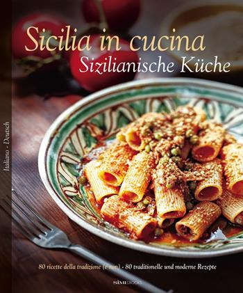 Sicilia in cucina. 80 ricette della tradizione (e non)-Sizilianische Küche. 80 traditionelle und moderne Rezepte. Ediz. bilingue - William Dello Russo, Nino Bartuccio, Alessandro Saffo - Libro Sime Books 2019 | Libraccio.it