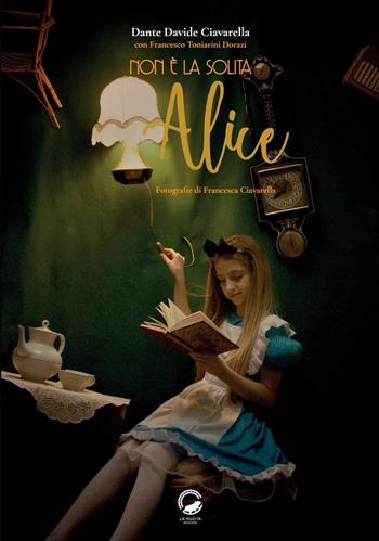 Non è la solita Alice - Dante Davide Ciavarella, Francesco Toniarini Dorazi - Libro La Ruota 2018, Nuvole | Libraccio.it