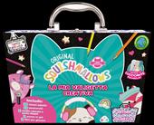 Squishmallows. La mia valigetta creativa. Con 5 matite a due colori. Con 10 pennarelli. Con 2 penne con inchiostro gel. Con Adesivi