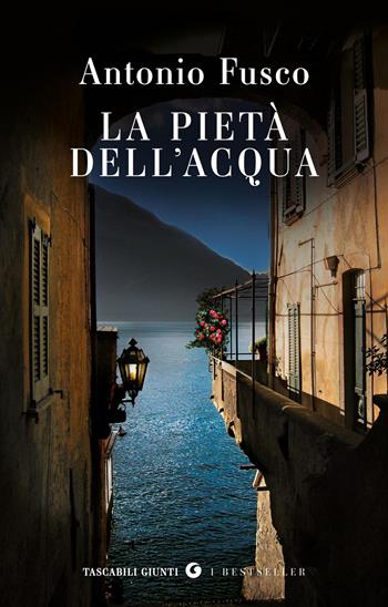 La pietà dell'acqua - Antonio Fusco - Libro Giunti Editore 2026, Tascabili Giunti. I bestseller | Libraccio.it