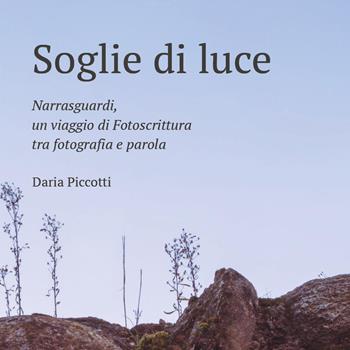 Soglie di luce. Narrasguardi, un viaggio di fotoscrittura tra fotografia e parola - Daria Piccotti - Libro Youcanprint 2026 | Libraccio.it