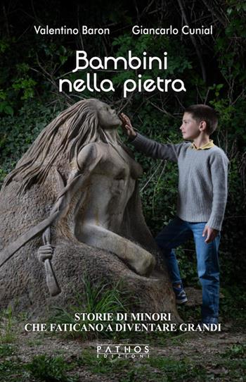 Bambini nella pietra. Storie di minori che faticano a diventare grandi - Valentino Baron, Giancarlo Cunial - Libro Pathos Edizioni 2026 | Libraccio.it