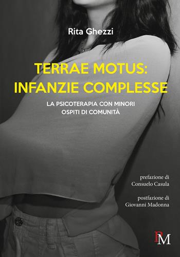 Terrae motus: infanzie complesse. La psicoterapia con minori ospiti di comunità - Rita Ghezzi - Libro PM edizioni 2023 | Libraccio.it