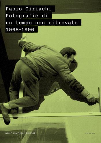 Fabio Ciriachi. Fotografie di un tempo non ritrovato 1968-1990 - Camilla Federica Ferrario - Libro Dario Cimorelli Editore 2025, Strumenti | Libraccio.it