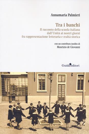 Tra i banchi. Il racconto della scuola italiana dall'Unità ai nostri giorni fra rappresentazione letteraria e realtà storica - Annamaria Palmieri - Libro Guida 2025, I segni della storia | Libraccio.it