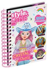 Crystal outfit. Style girls. Ediz. a colori. Ediz. a spirale. Con penna con punta calamitata. Con 3 penne calamitate. Con 8 sacchettini con glitter colorati