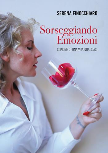 Sorseggiando emozioni. Copione di una vita qualsiasi - Serena Finocchiaro - Libro Passione Scrittore selfpublishing 2024 | Libraccio.it