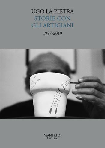 Ugo La Pietra. Storie con gli artigiani 1987-2019 - Ugo La Pietra - Libro Manfredi Edizioni 2021 | Libraccio.it