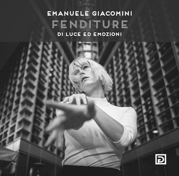 Fenditure. Di luce ed emozioni. Ediz. illustrata - Emanuele Giacomini - Libro Psicografici 2022, Instanti | Libraccio.it