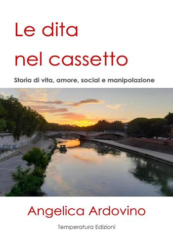 Le dita nel cassetto. Storie di vita, amore, social e manipolazione - Angelica Ardovino - Libro Temperatura Edizioni 2023 | Libraccio.it