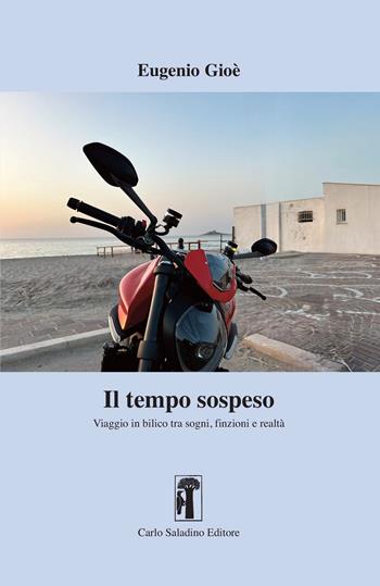 Il tempo sospeso. Viaggio in bilico tra sogni, finzioni e realtà - Eugenio Gioé - Libro Carlo Saladino Editore 2026, Narrativa | Libraccio.it