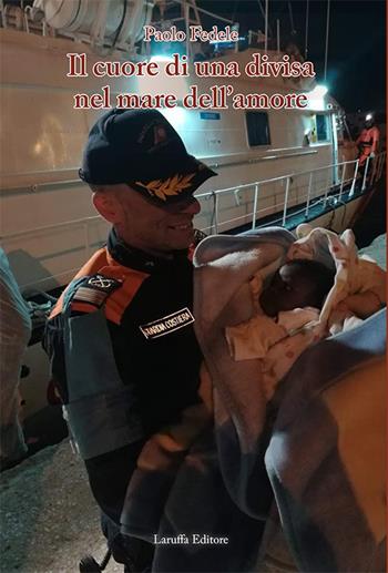 Il cuore di una divisa nel mare dell'amore - Paolo Fedele - Libro Laruffa 2025 | Libraccio.it