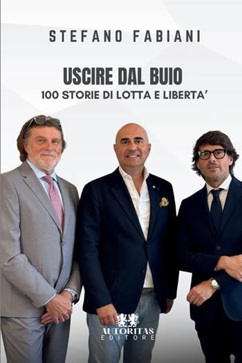 Uscire dal buio. 100 storie di lotta e libertà - Stefano Fabiani - Libro Autoritas Editore 2025 | Libraccio.it