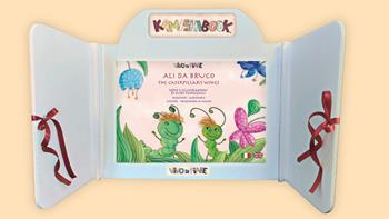 Ali di bruco. Kamishibai con tavole. Ediz. multilingue. Con audiolibro - Elide Fumagalli - Libro Vivo di Fiabe 2026 | Libraccio.it