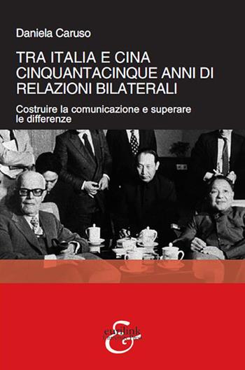 Tra Italia e Cina. Cinquantacinque anni di relazioni bilaterali. Costruire la comunicazione e superare le differenze - Daniela Caruso - Libro Eurilink University Press 2026, Tempi moderni | Libraccio.it
